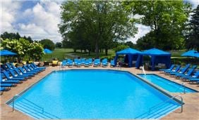 Monarch outdoor pool at Oak Brook Hills Resort