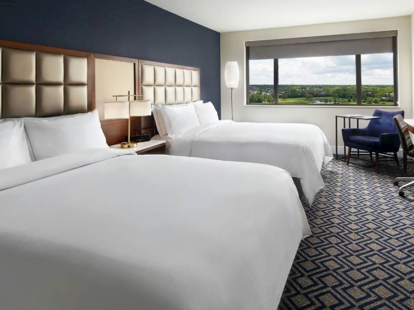 2 Queen Beds at Oak brook hills resort Chicago