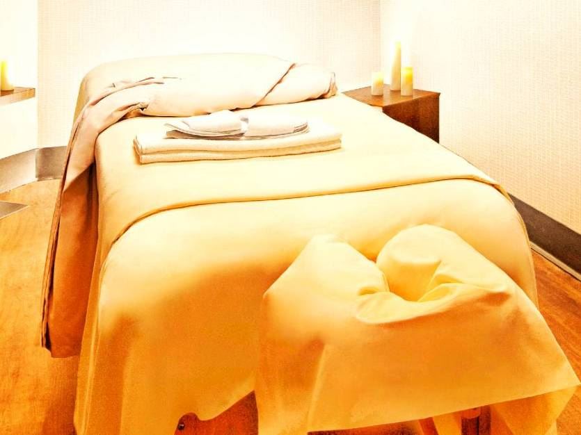 Poolside or In-Room spa at Chicago